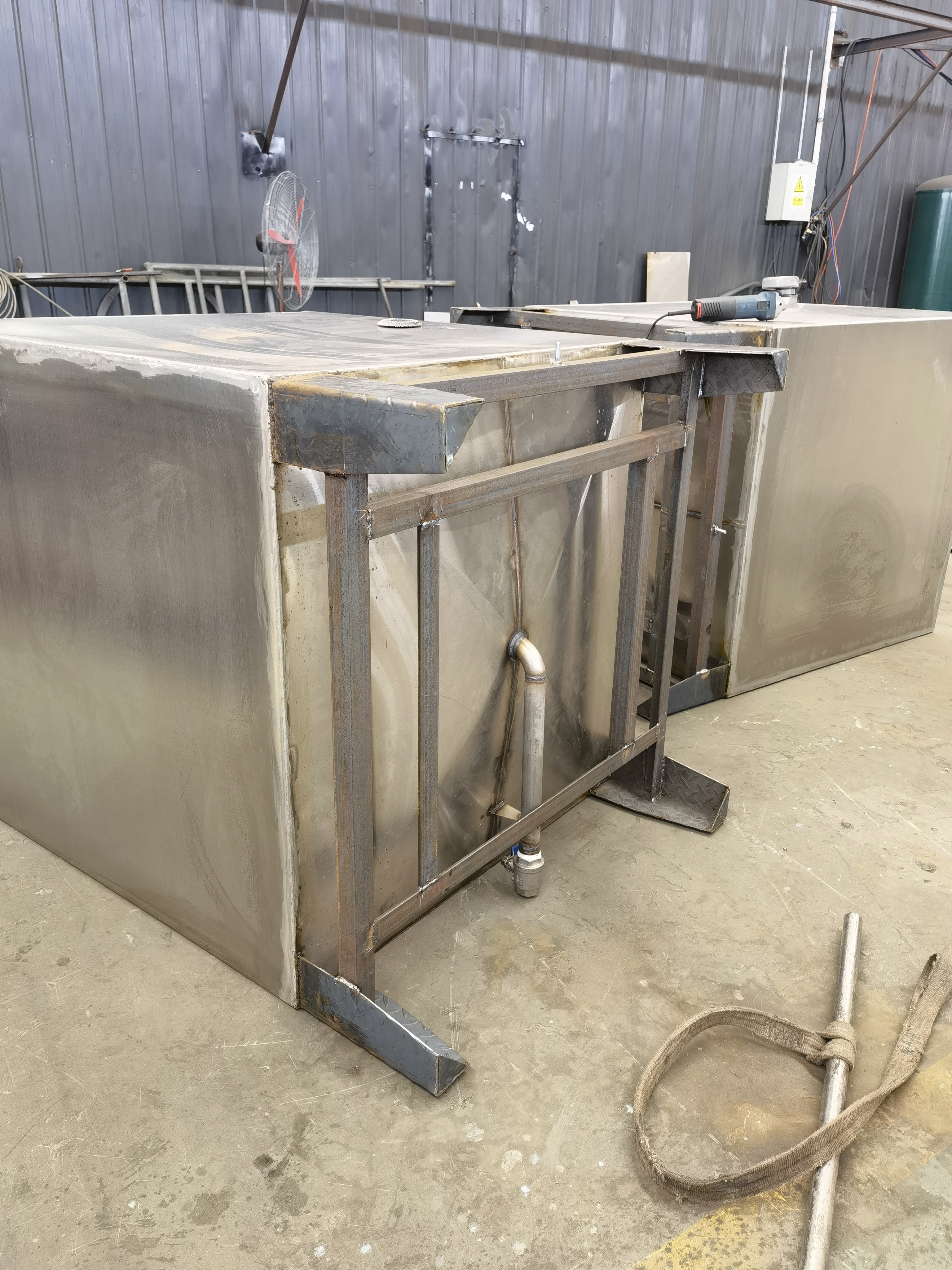 非标定制不鏽鋼方罐